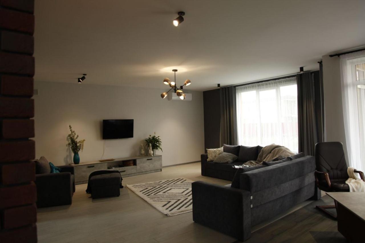 Uzhorod 3 Room Lovely House מראה חיצוני תמונה