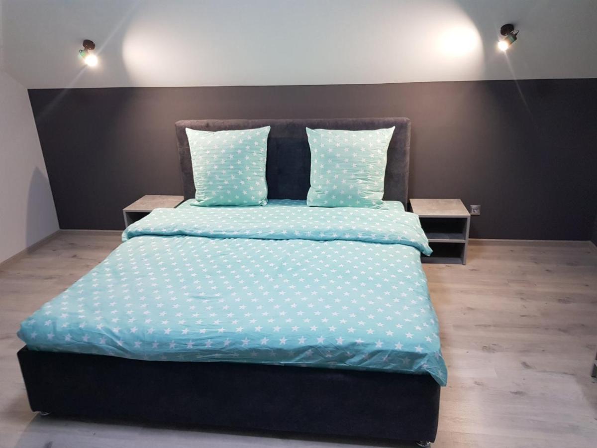Uzhorod 3 Room Lovely House מראה חיצוני תמונה